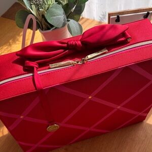 Estée Lauder's Makeup Collection case